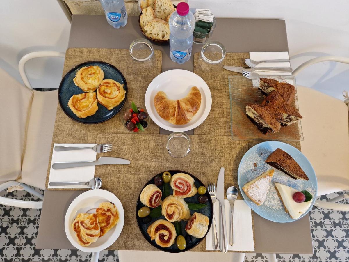B&B Bianco E Blu มารีนาดีรากูซา ภายนอก รูปภาพ