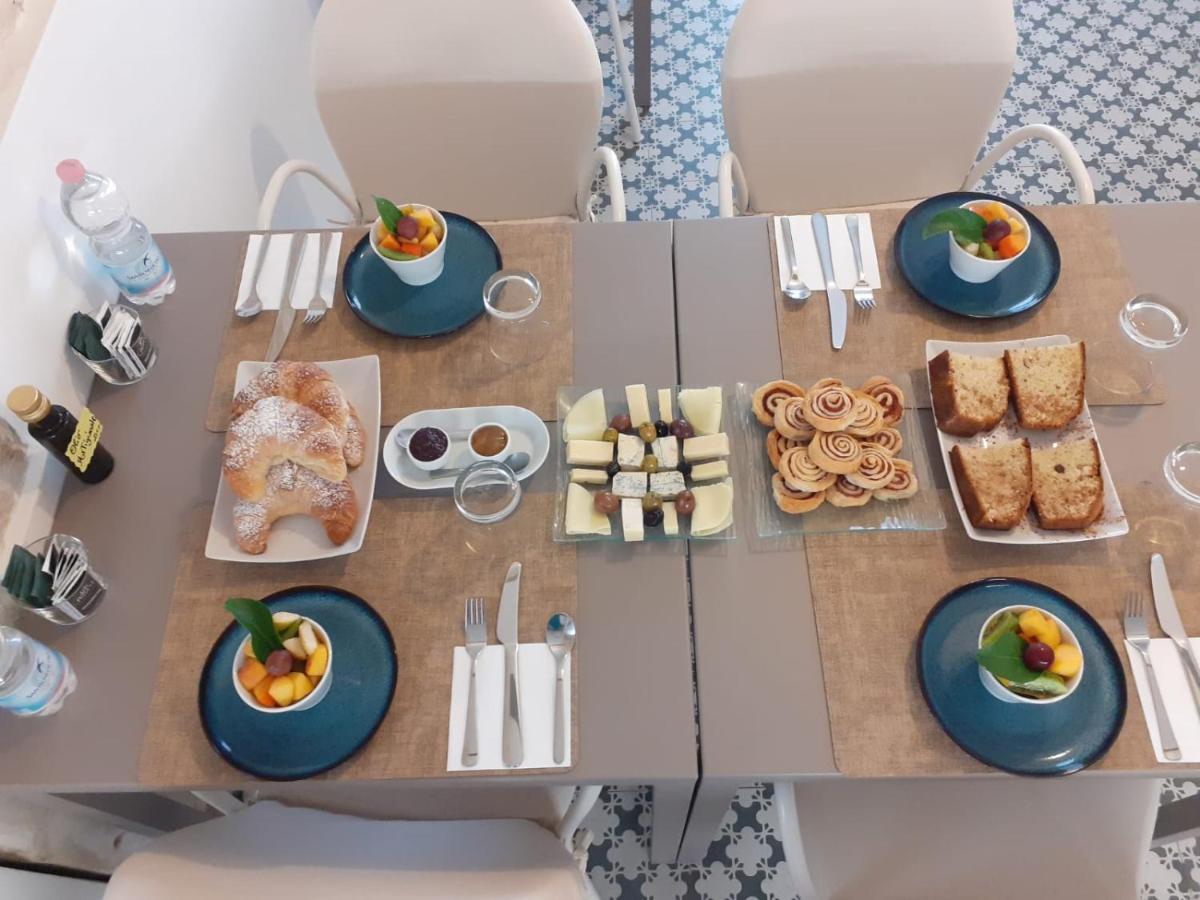 B&B Bianco E Blu มารีนาดีรากูซา ภายนอก รูปภาพ