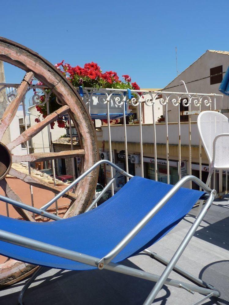 B&B Bianco E Blu มารีนาดีรากูซา ภายนอก รูปภาพ