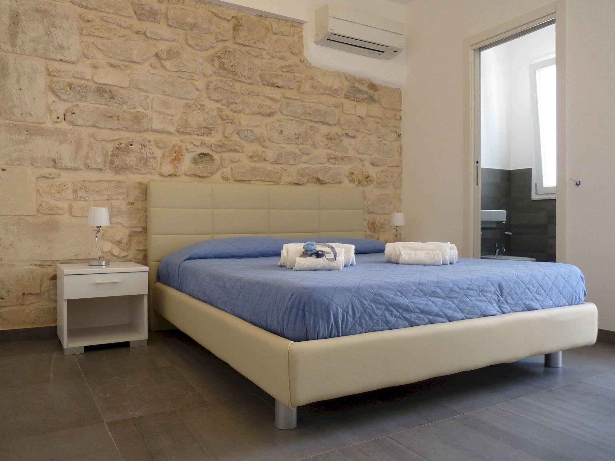B&B Bianco E Blu มารีนาดีรากูซา ภายนอก รูปภาพ